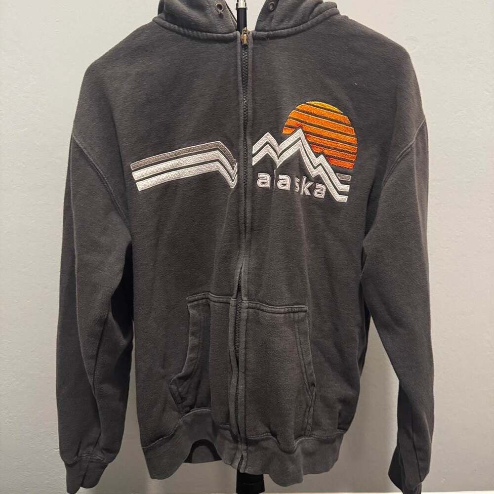 Prairie Mountain Alaska Embroidered Zip-Up Hoodie Grey